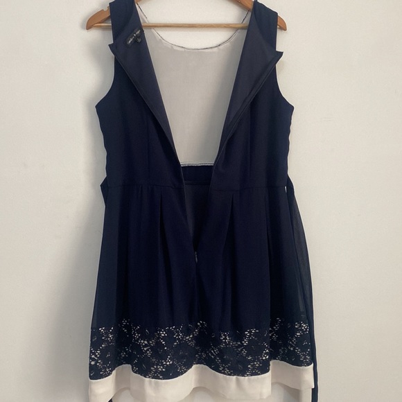 Caroline Morgan - Navy pleated babydoll dress with lace and white trim - Size 12 - Picture 6 of 9